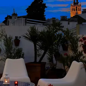 Un Patio En Santa Cruz Sevilha